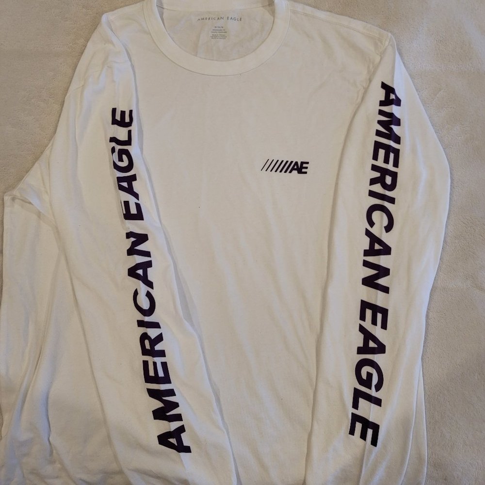 American Eagle Men's Medium Long Sleeved T Shirt